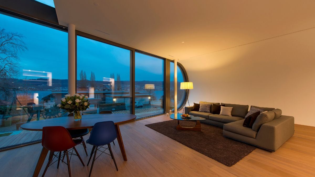 An open floor design, uninterrupted views, and an abundance of natural light, It flows continuously throughout the area.
