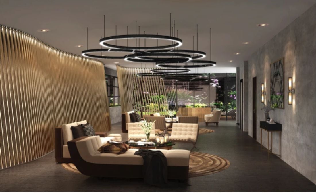 This interior boasts a prestigious and elegant look, with modern hanging lights and a wave-like wall pattern.