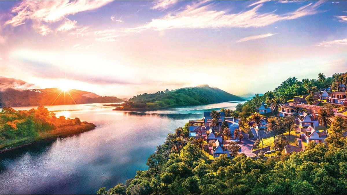 This is a stunning location where you can admire the breathtaking natural beauty of the island and surrounding waters. There are also several houses built on the island, making it a charming residential area.