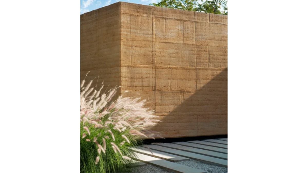 A closer look at the large wall.