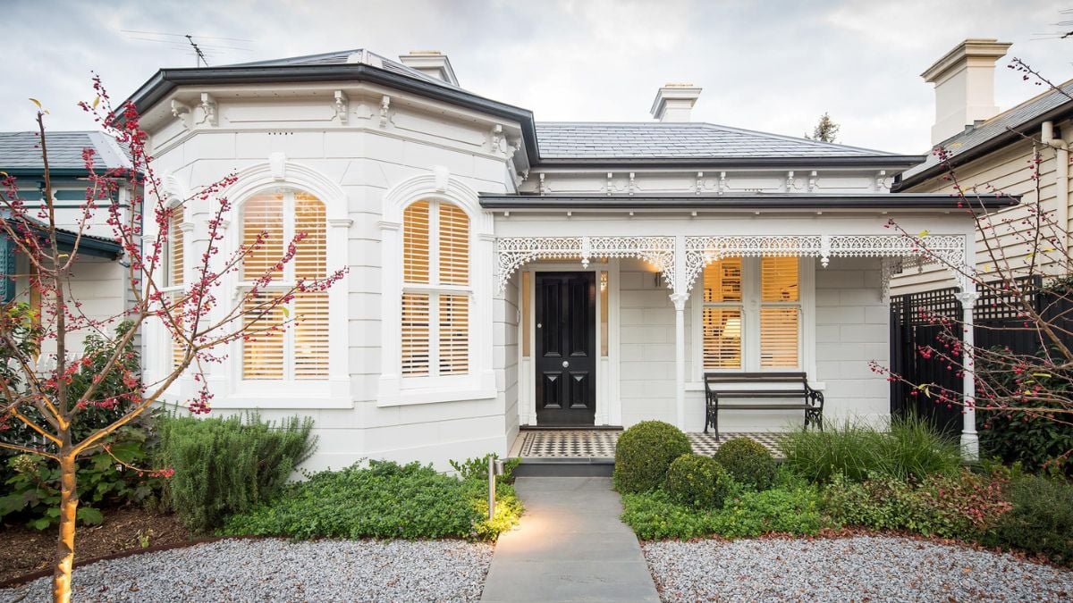 An exterior shot of a white house is featured, highlighting its elegant and sophisticated exterior design.