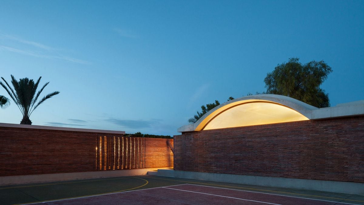 Captured during dusk, this shot of the outdoor tennis court at Casa IV offers a stunning view of the surrounding scenery in its warm, golden light.