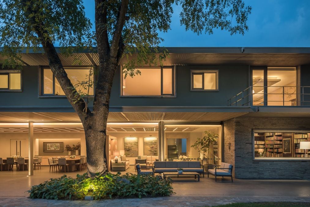 The SM house exudes a warm and inviting ambiance from its lower level up to the second level, creating a sense of comfort and familiarity. 
