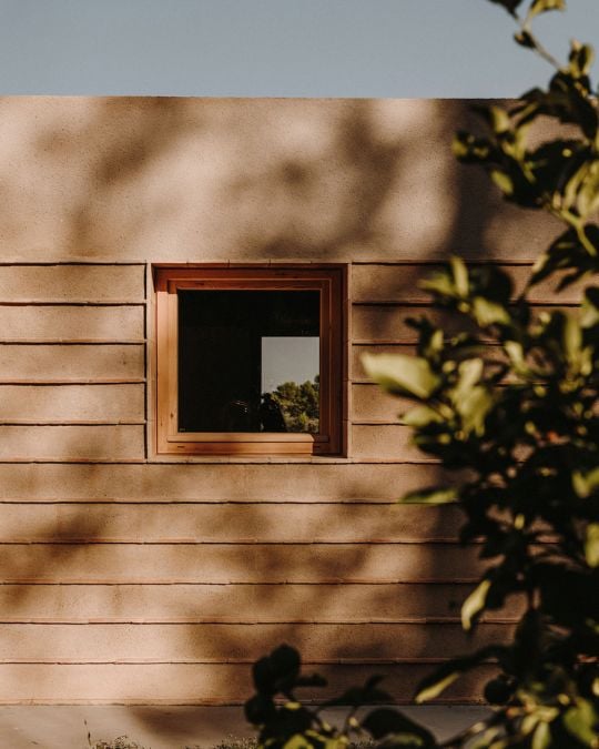 This is an exterior shot of a wall that showcases the KM 0 material used in its construction.