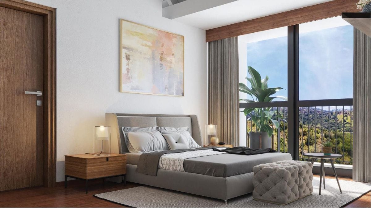 This is a generously sized bedroom, complete with large glass windows that provide a stunning view of the surrounding area.