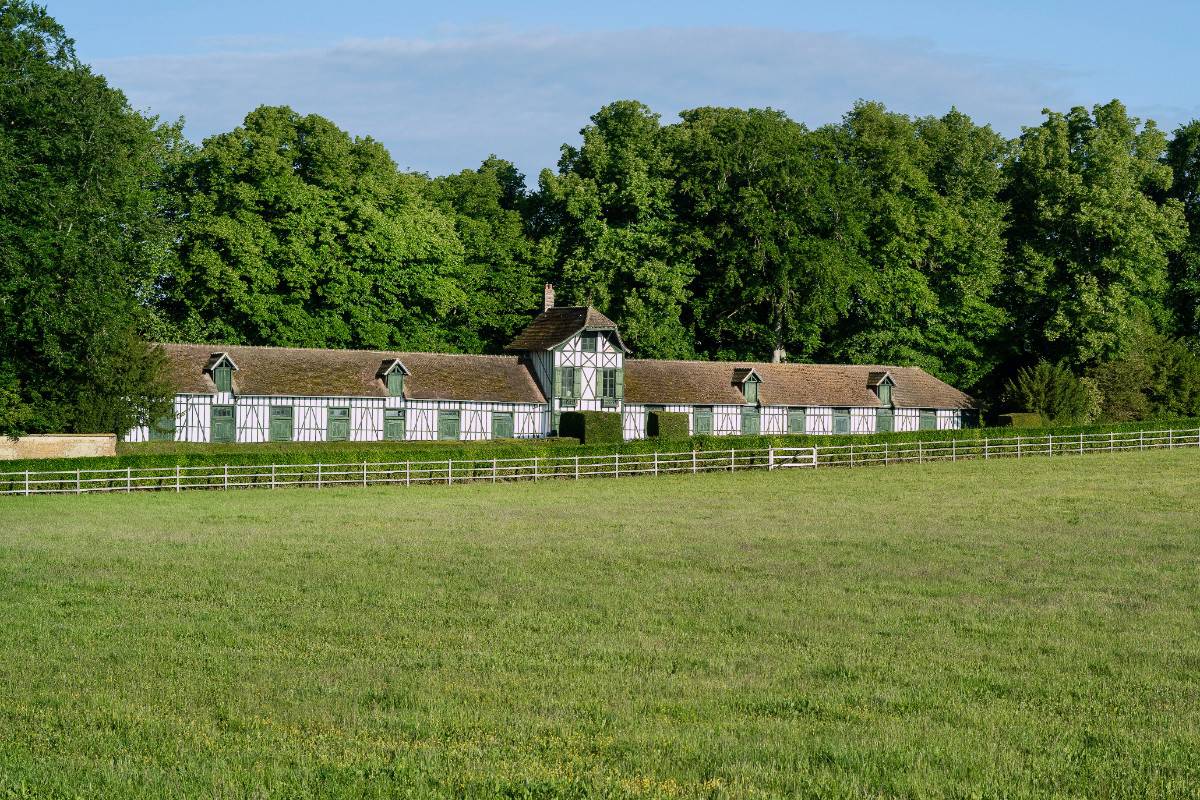 Fresney-le-Buffard boasts 667 acres of prime grazing land with optimum soil quality and built-in shelters.