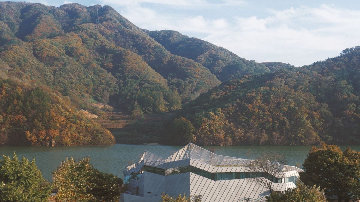 This location, which is on a river and faces a lovely countryside.