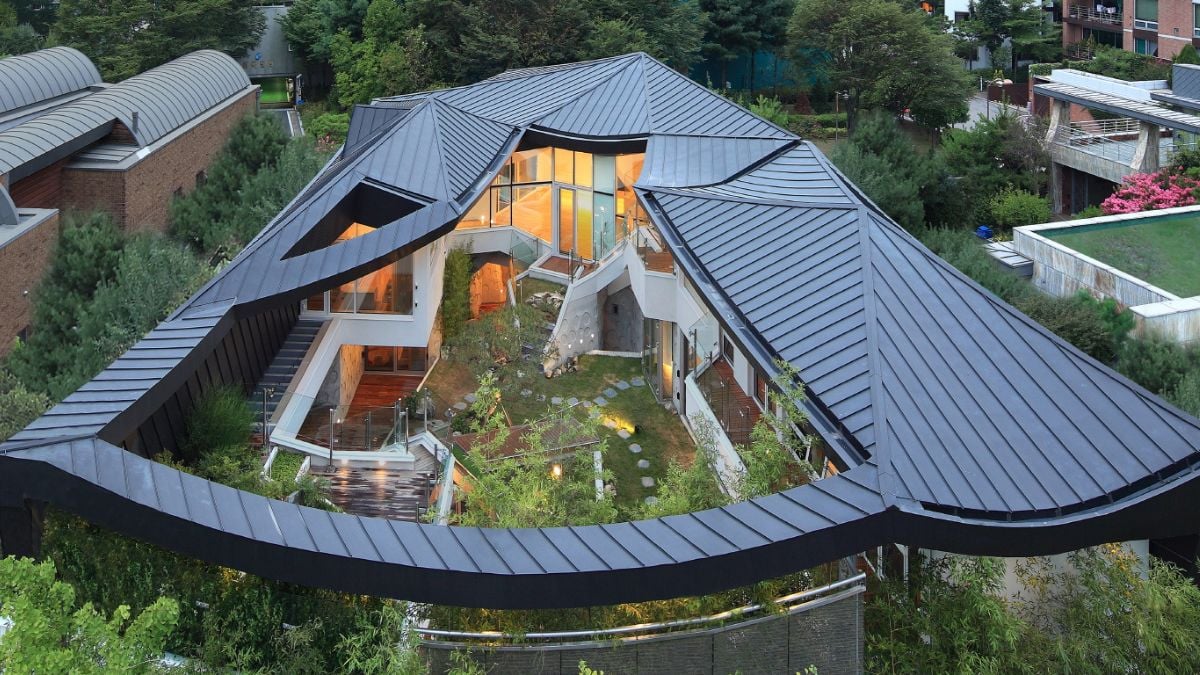 The roof of the home is visible in the top view of the building.