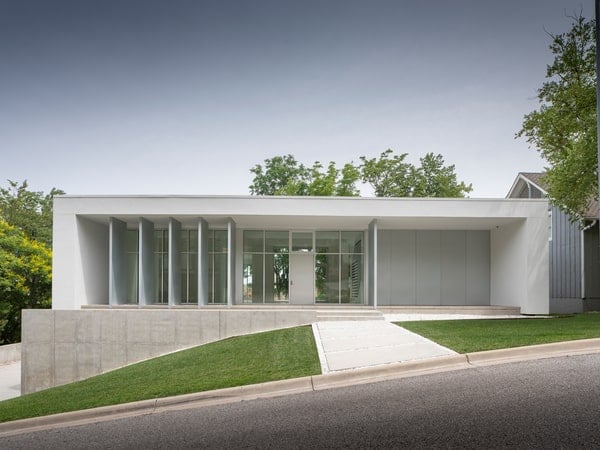 Conceived of as a white box for a private art collector, the Sunset Residence is a filter between art and landscape – curating moments of privacy and openness in a refined package.
