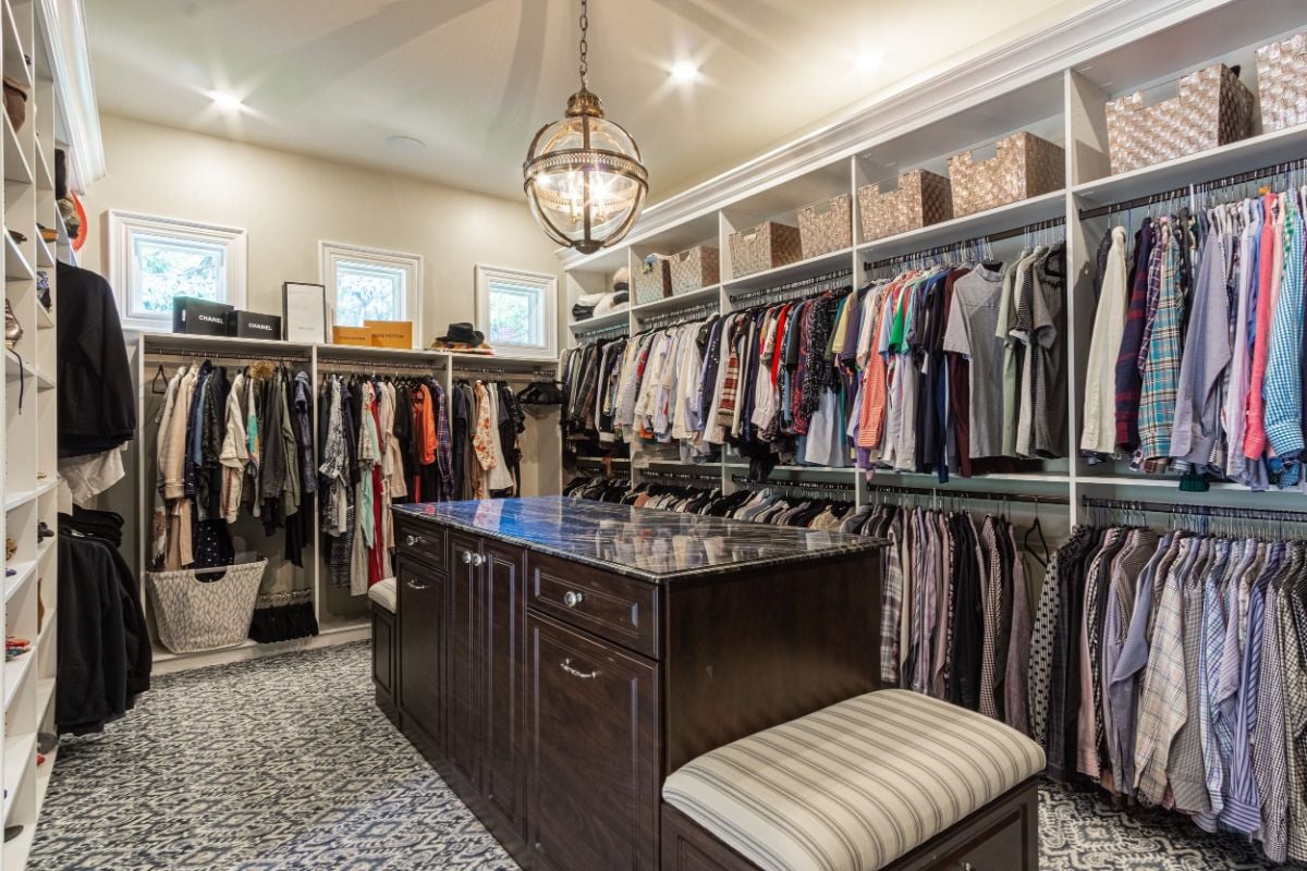 The en-suite features a walk-in closet with a wall-to-wall carpet.