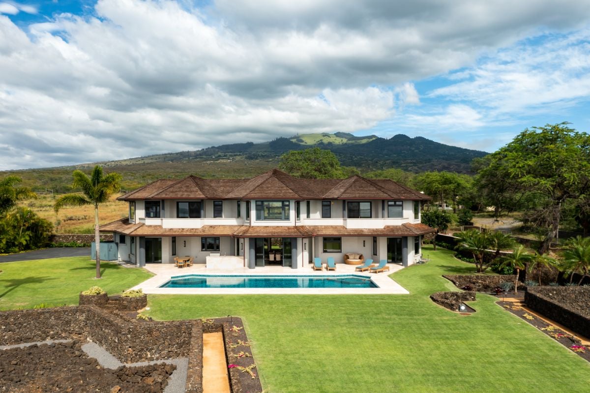 The view of the entire house.