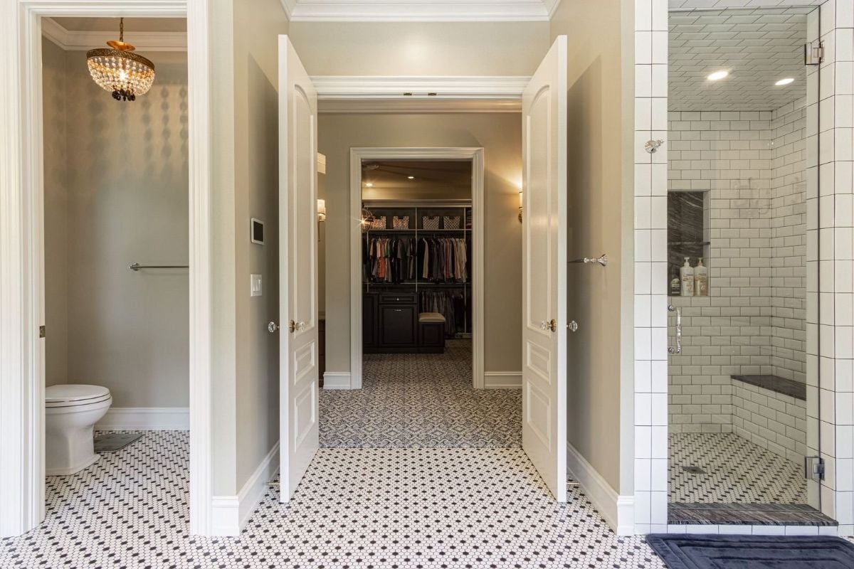 The en-suite bathroom features a shower cubicle with a bench and a separate room for the toilet.