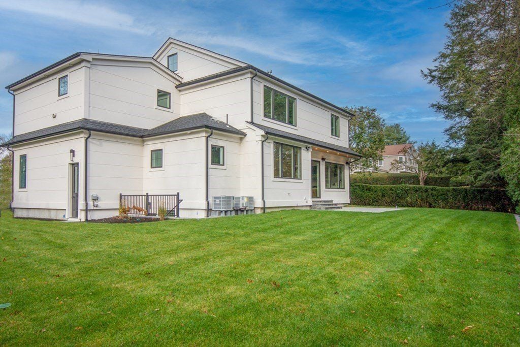 Nestled on a peaceful cul-de-sac, this property boasts a prime location within the Angier School district & close proximity to the vibrant amenities of Waban.