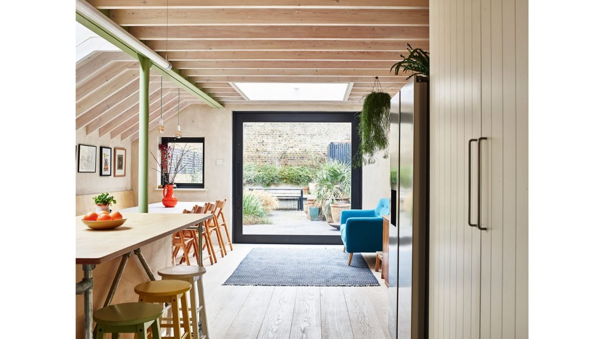 A big square pivot door that had to be hoisted above the terrace provides access to the garden.