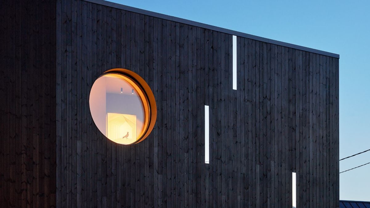 The house with the circular window is located in a complex of exclusive residences.
