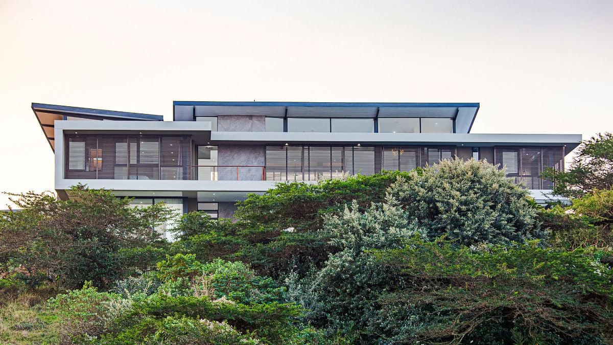 A large number of plants were visible from the back of the house, which also included greater glass construction.