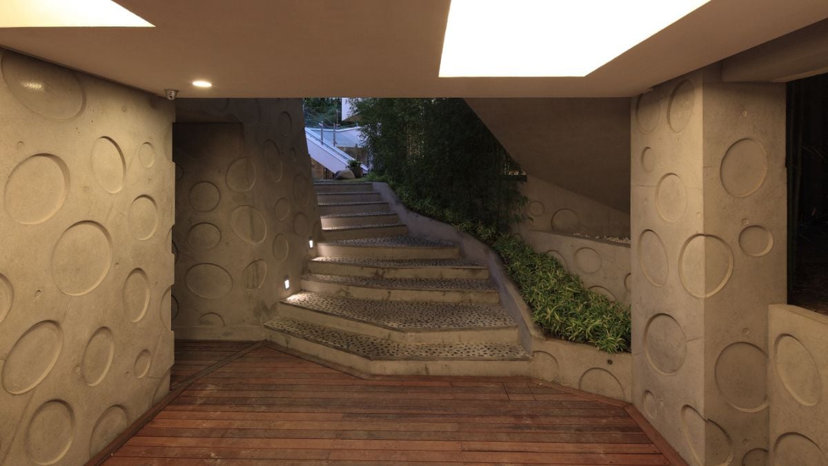 Entry through the patio tunnel from the front road to the main gate entrance yard.