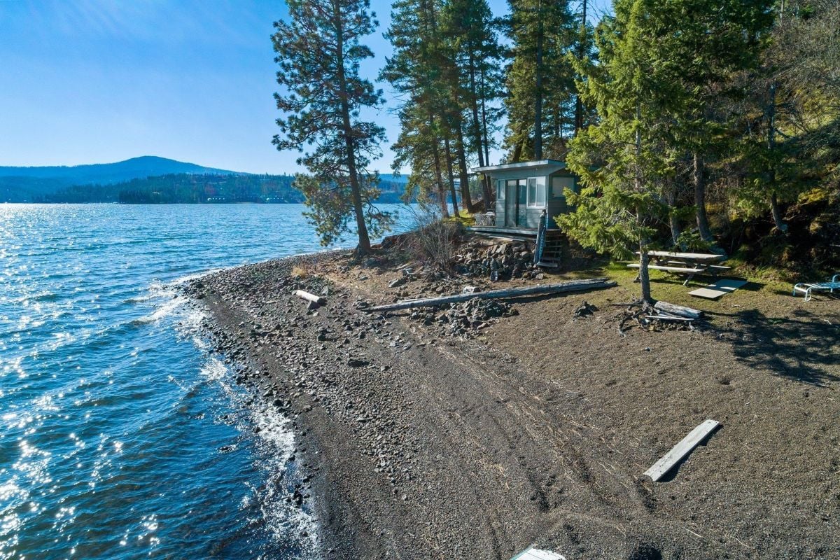 The view of the majestic lake and a small house on the shore.