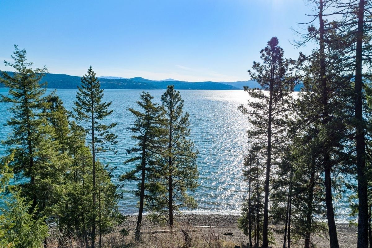 The house has a view of the lake and the nearby islands.