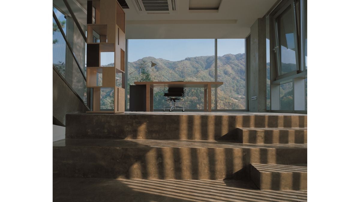 This house's interior floor arrangement provided a variety of dramatic rooms.