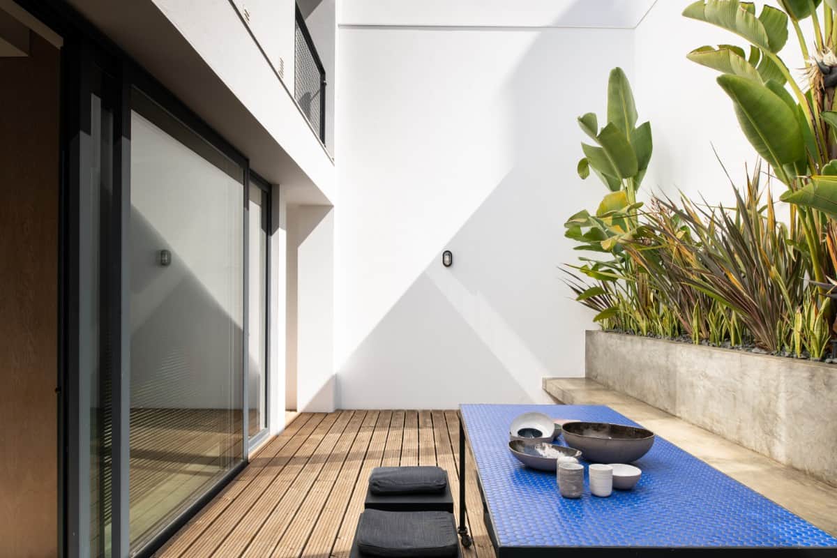 Oversized sliding glass doors extend the living space onto an airy deck.