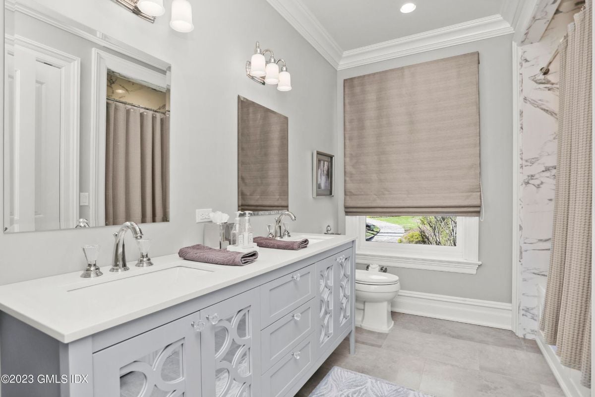 The bathroom featured a sleek vanity that exuded modern elegance, while the toilet was tucked away in a separate, private alcove, offering a sense of seclusion and intimacy.
