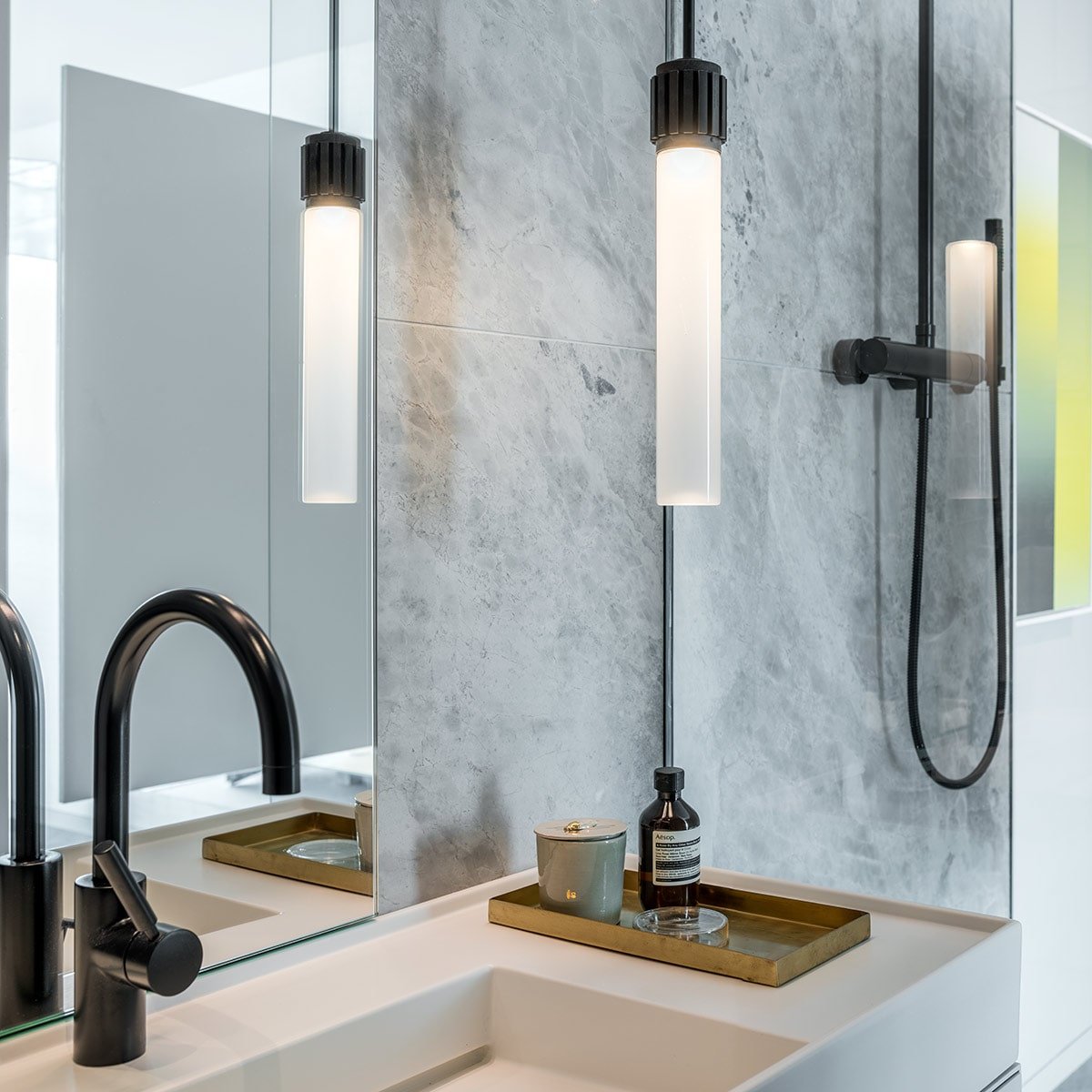 The sophisticated combination of vivid marble grains, unpretentious white sanitary items and accessories in black and gold, the bathrooms unfold in an aura of classic and timeless taste. 