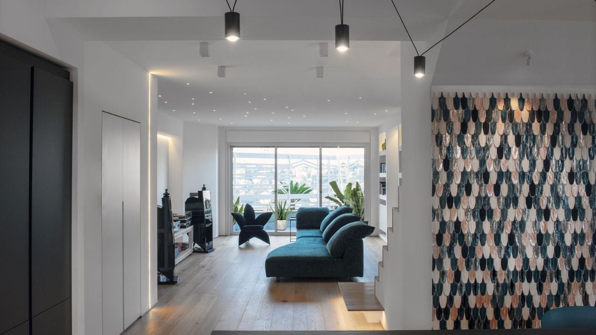 A large glass windows that offer a views of surrounding.