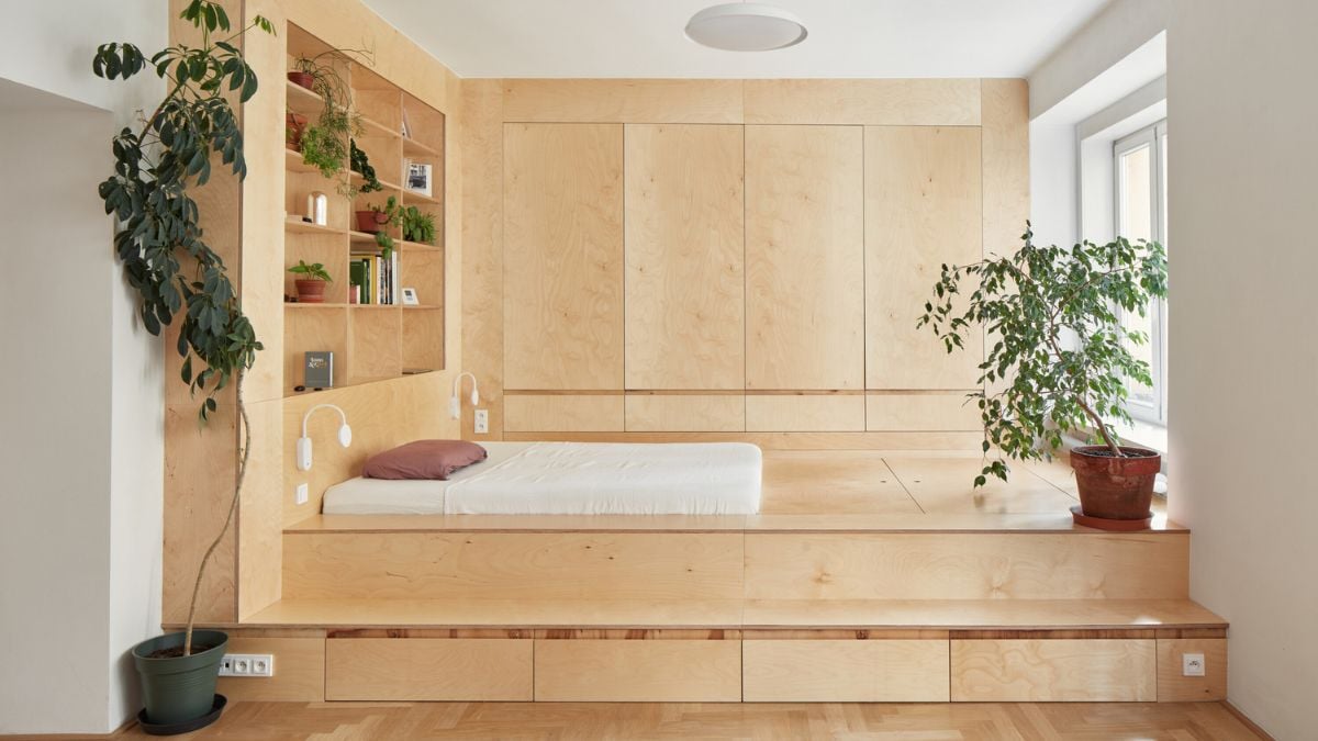 The previous bedroom has effectively been changed into a platform, maintaining its original purpose with a small exaggeration.