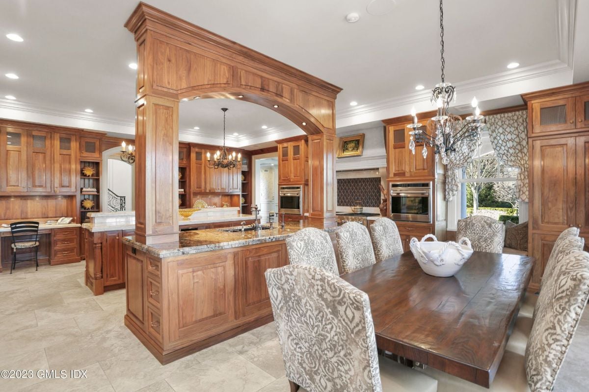 The cozy breakfast table in the kitchen was adorned with a sparkling chandelier overhead, infusing the room with a sense of refinement and making it the perfect spot to enjoy a leisurely morning meal.