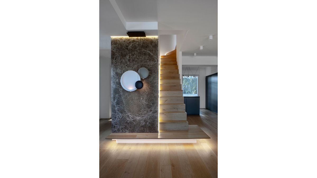 A staircaise will take you to the upper floor of the penthouse.