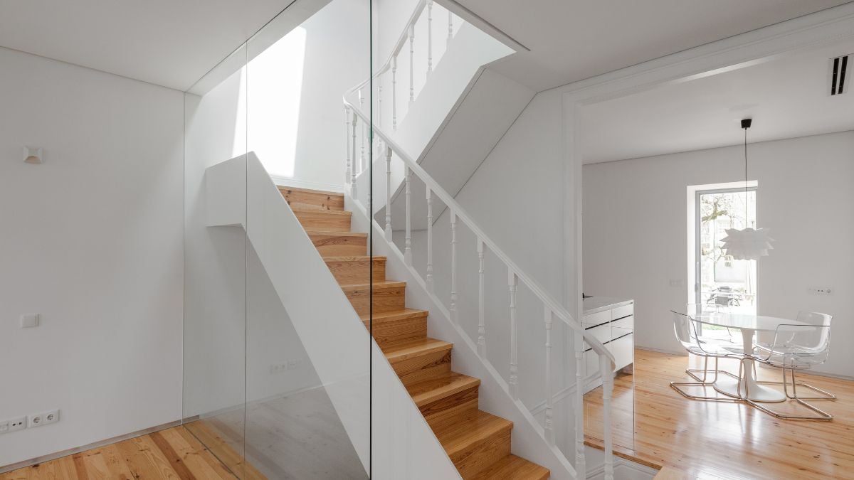 While still permitting natural light to trickle down from the upper levels, the staircase architecture effectively filters the visual relationships between the two programs.