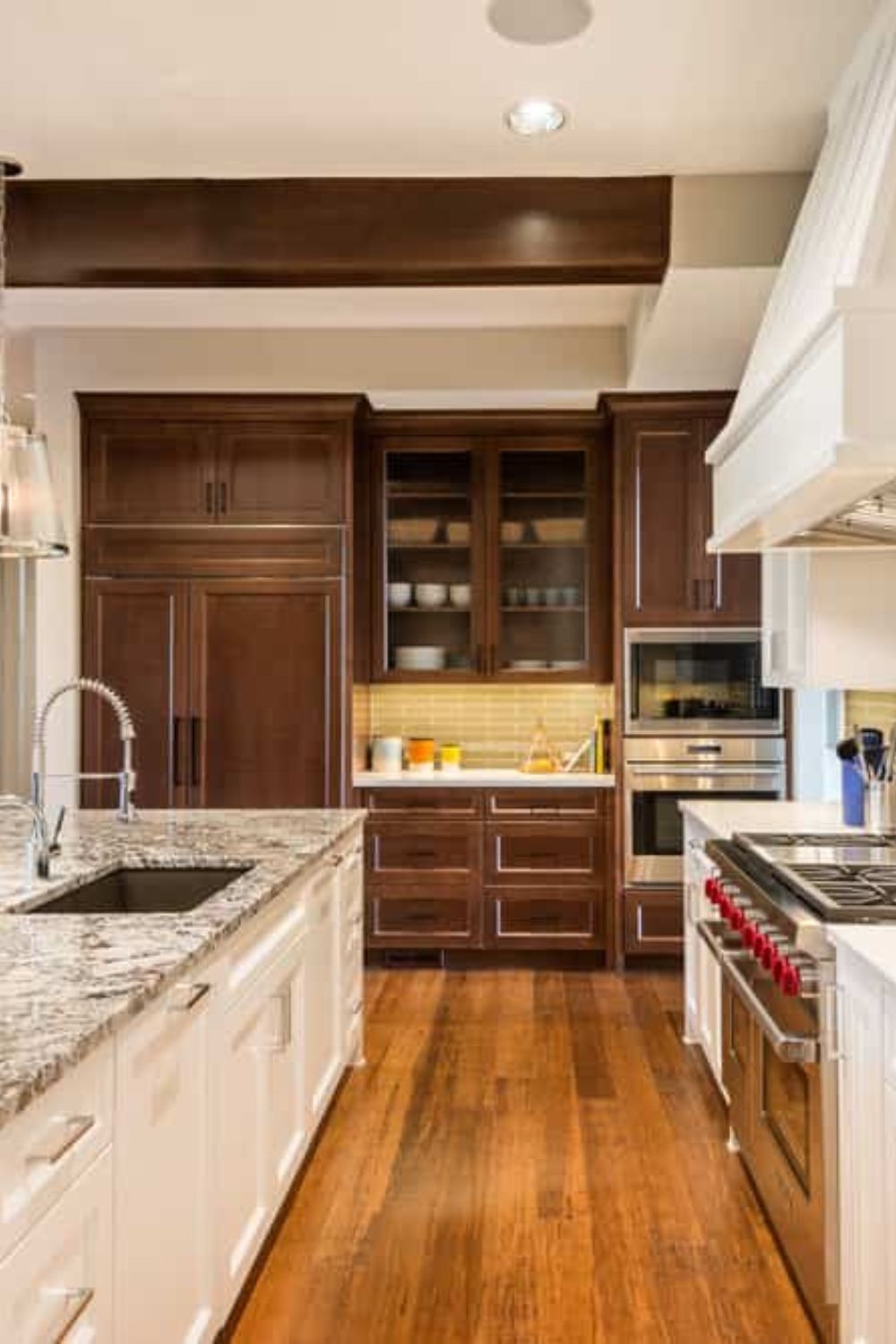 29 Dream Kitchens with Hardwood Flooring – the Ultimate Kitchen ...