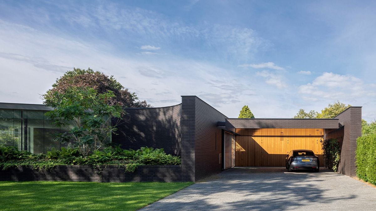 With the ability for all rooms to be horizontally connected, this spacious villa was designed for a family of four.