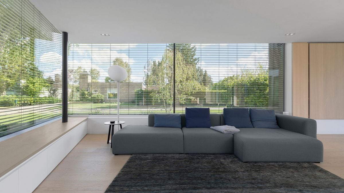 A large, eco-friendly house with a hazy distinction between the inner and outside areas.