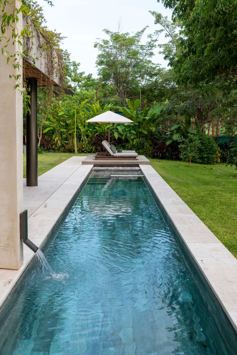 A narrow pool with a lounge area. Solar power and water-saving automation systems have been installed.