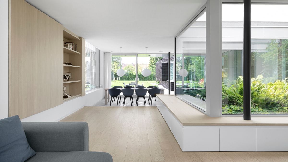 Contrarily, this house features a lot of open views and transparent faรงade.