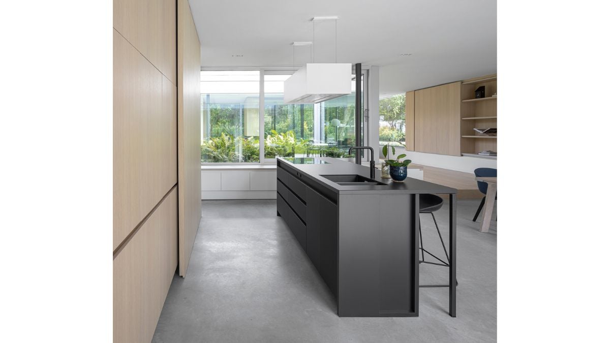 For a sense of cohesion and connectedness, the same wood and finish are used to make beds, sliding doors, walls, and wardrobes.