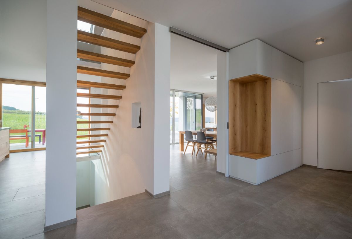 A floor window behind the stairs directs the daylight deep into the basement.