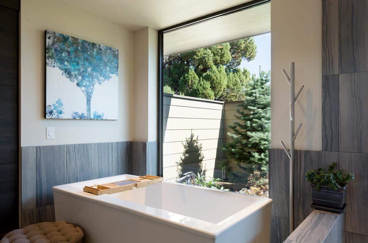 A tree painting adorns the bathtub.