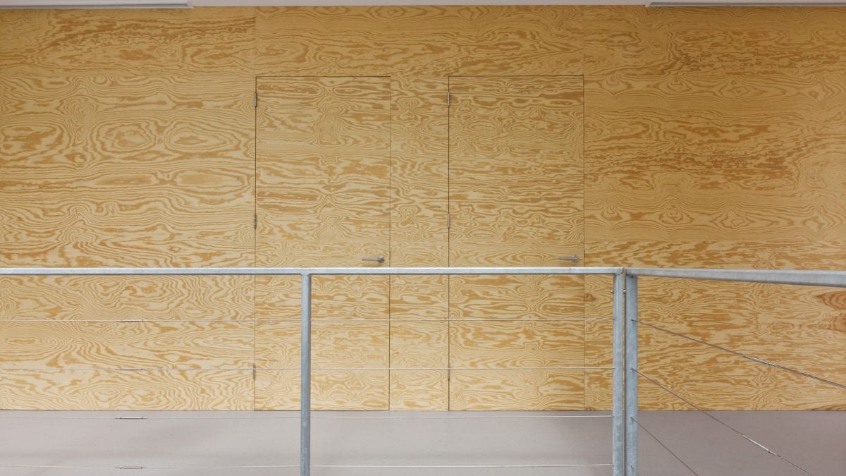 Panels made of pine wood, a simple but lovely natural material, were used inside.