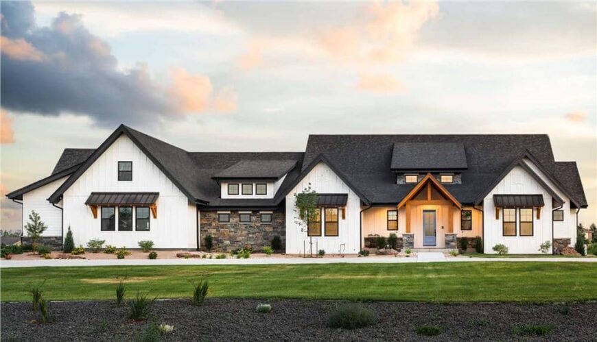 Transitional 2-Bedroom Single-Story Ranch with 4-Car Side-Entry Garage ...
