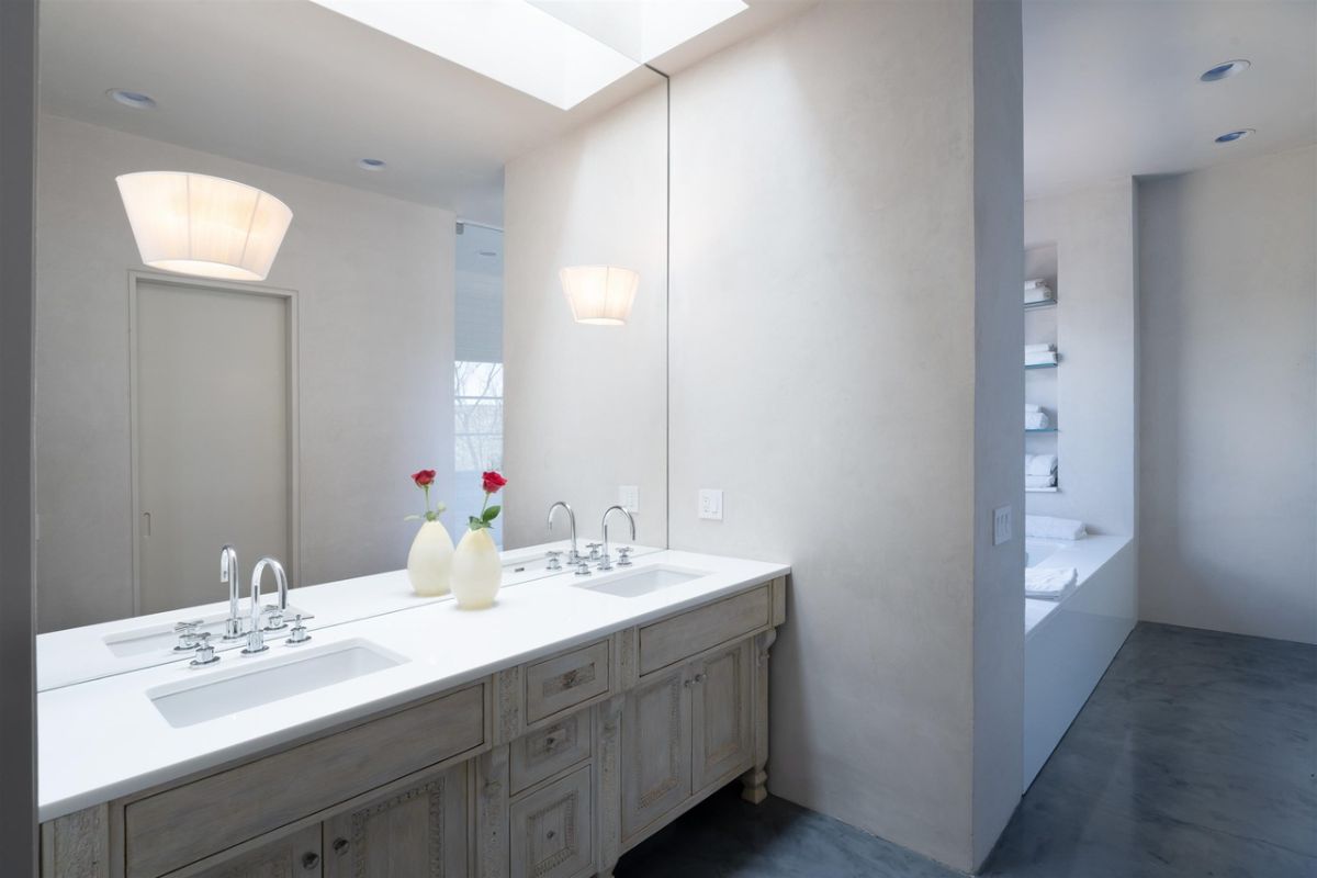 Bathroom sink
