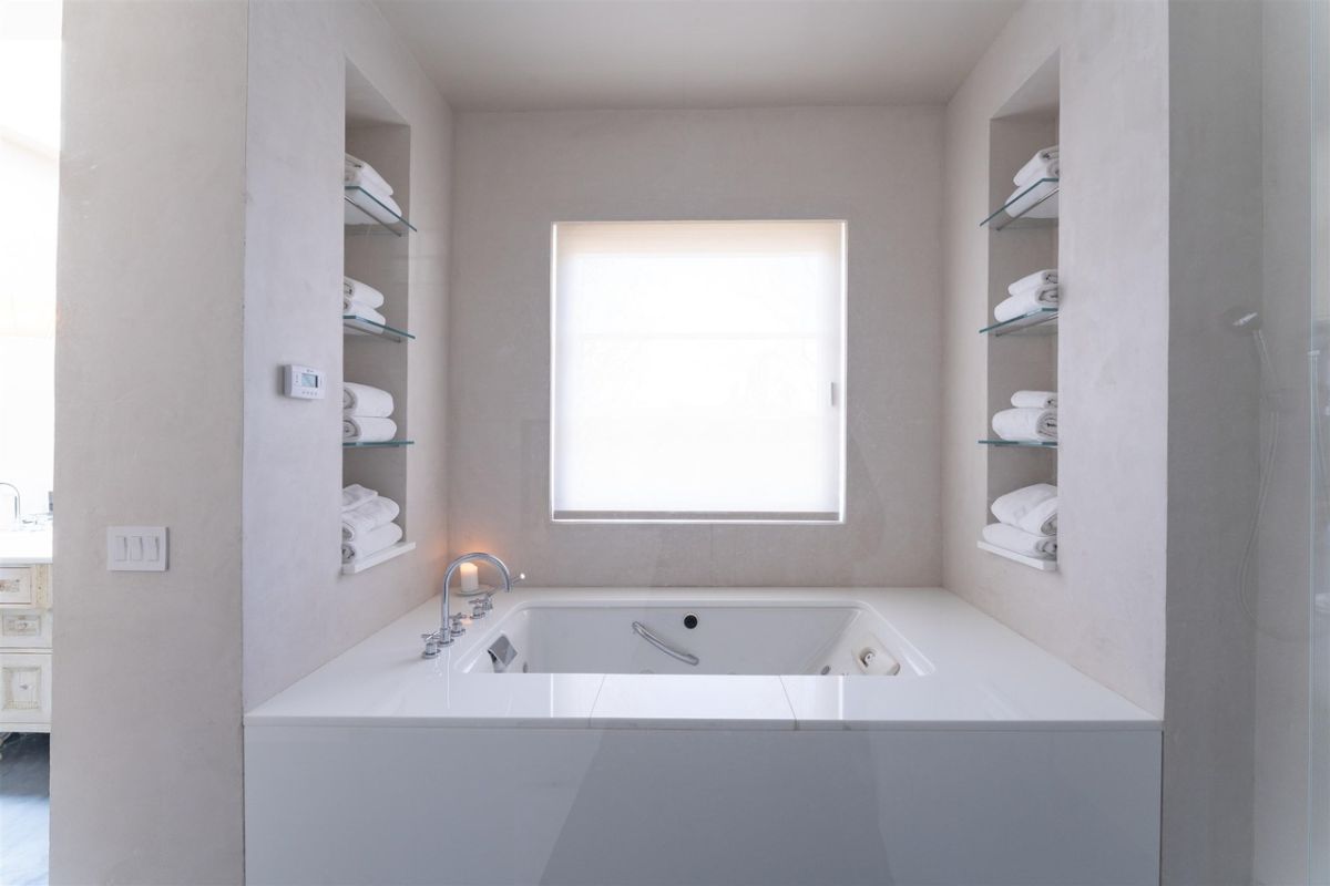 Bathtub