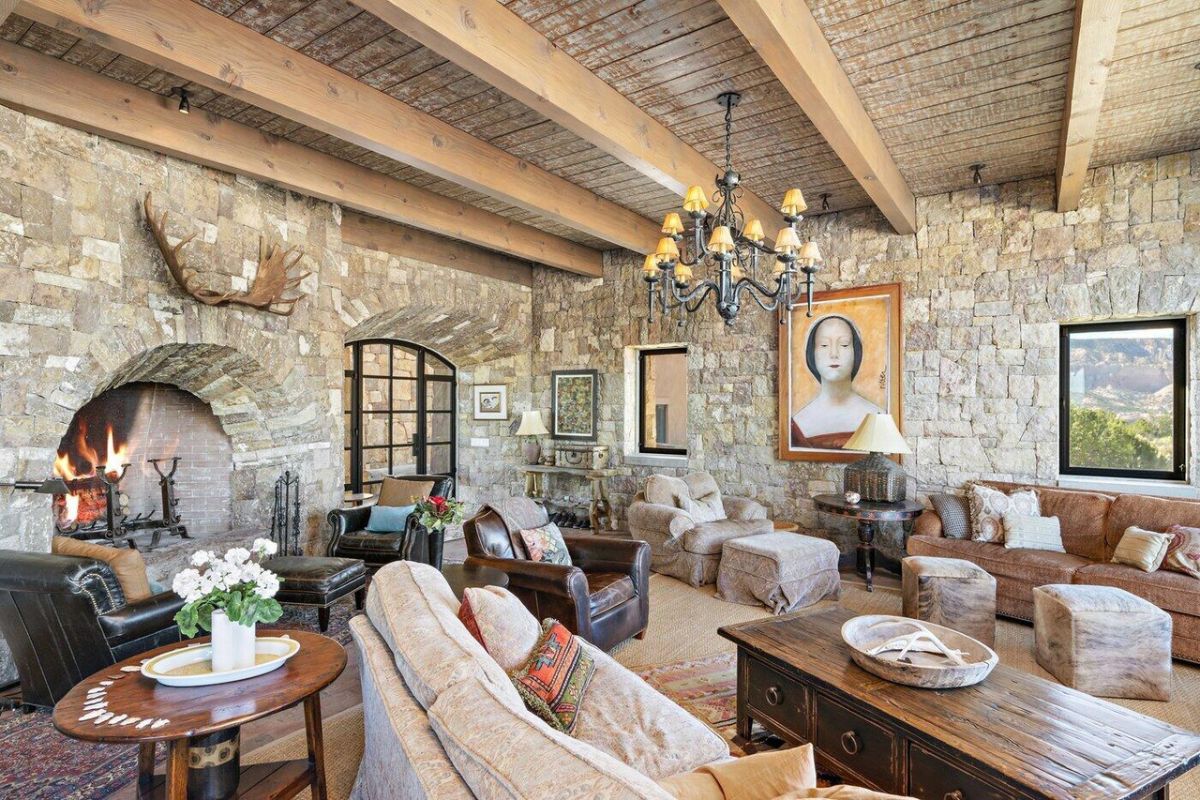 A different view of the living room.
