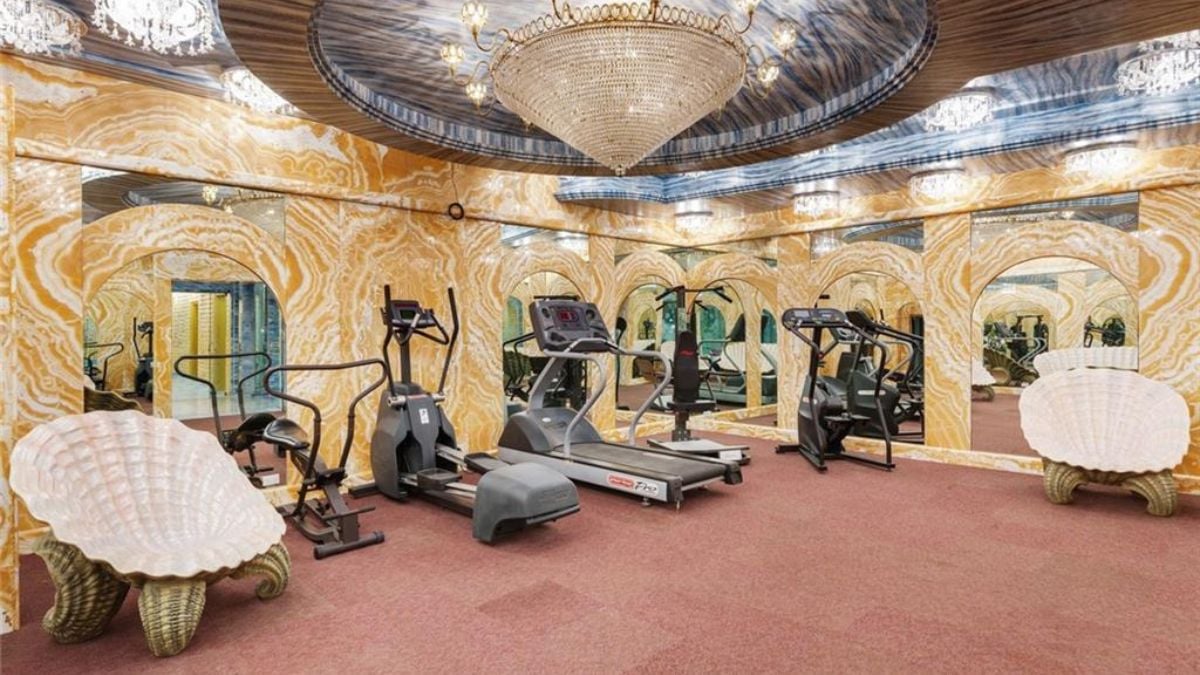 Coral-themed Fitness room