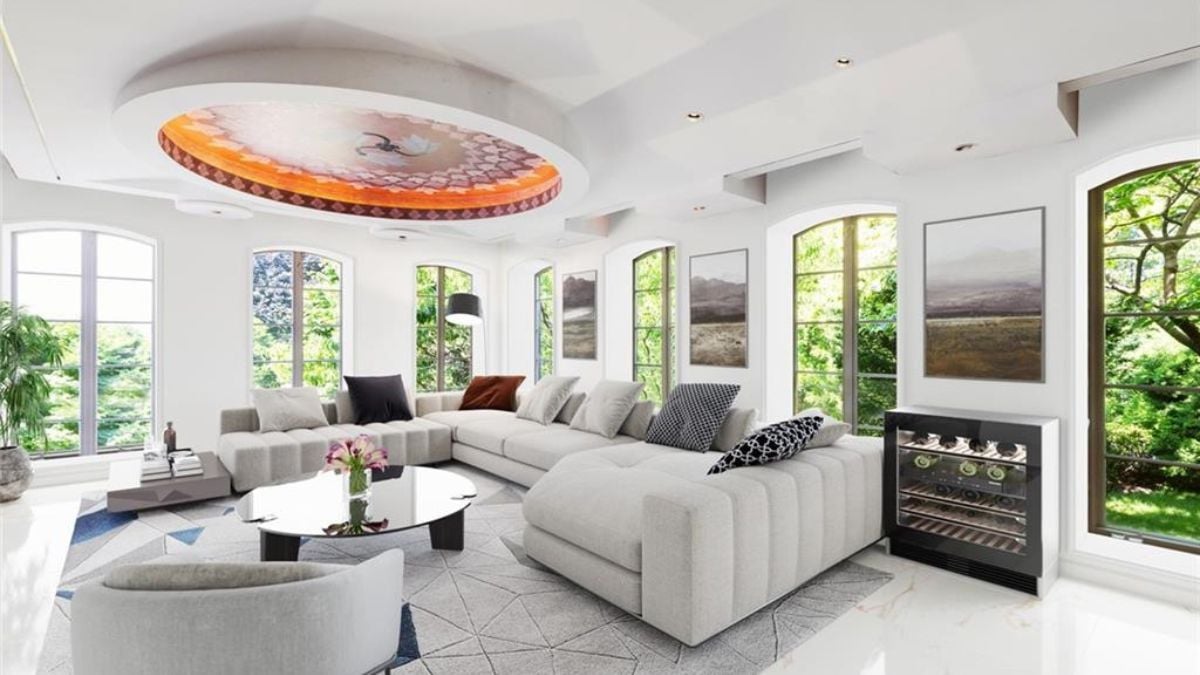 A place where the family can stay and watch movies together with a round center table.