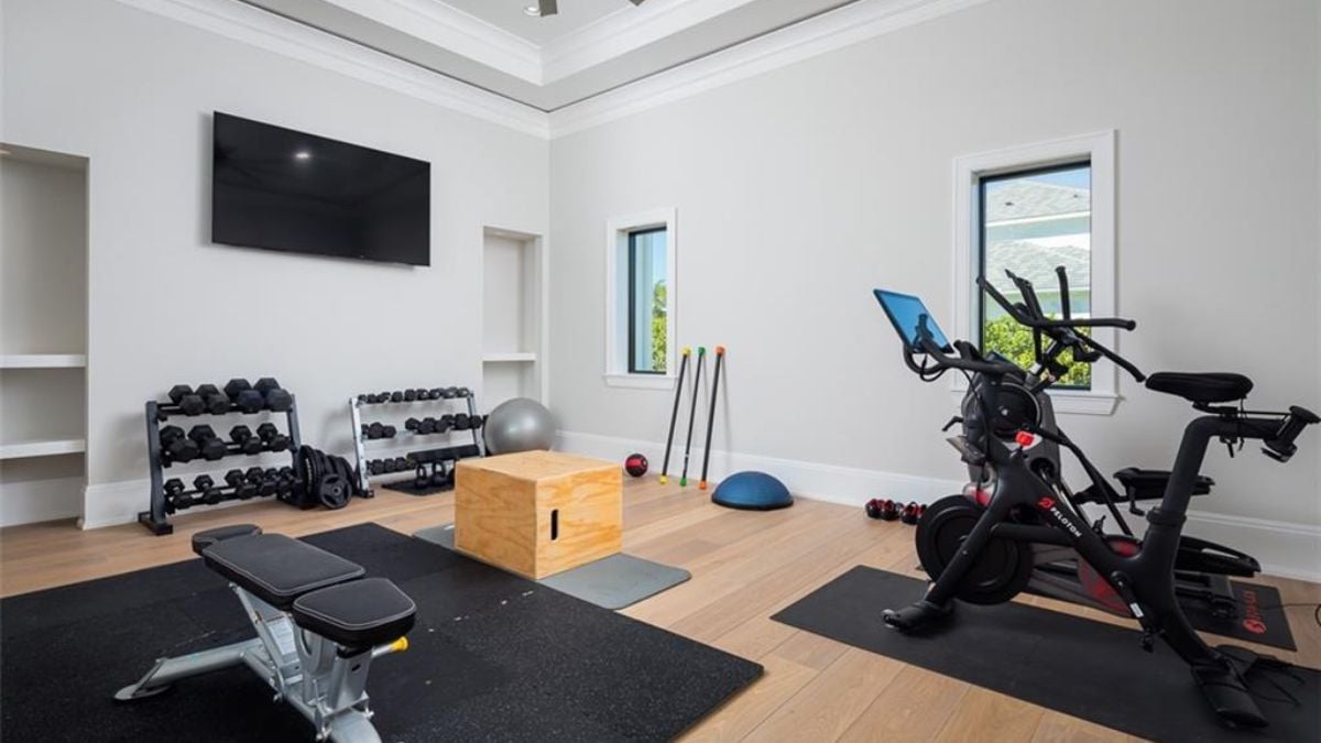 A space to enjoy and exercise with dumbells, threadmills, etc.