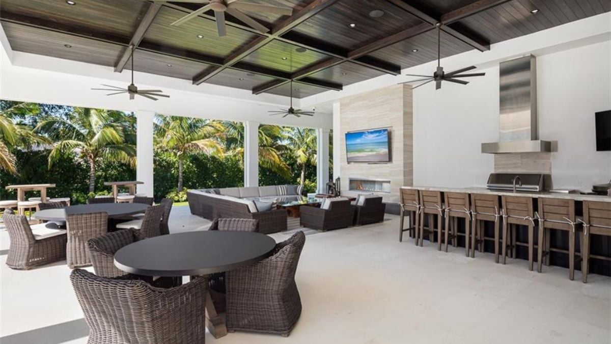 A private and resort-style lanai for family gatherings and grill parties.