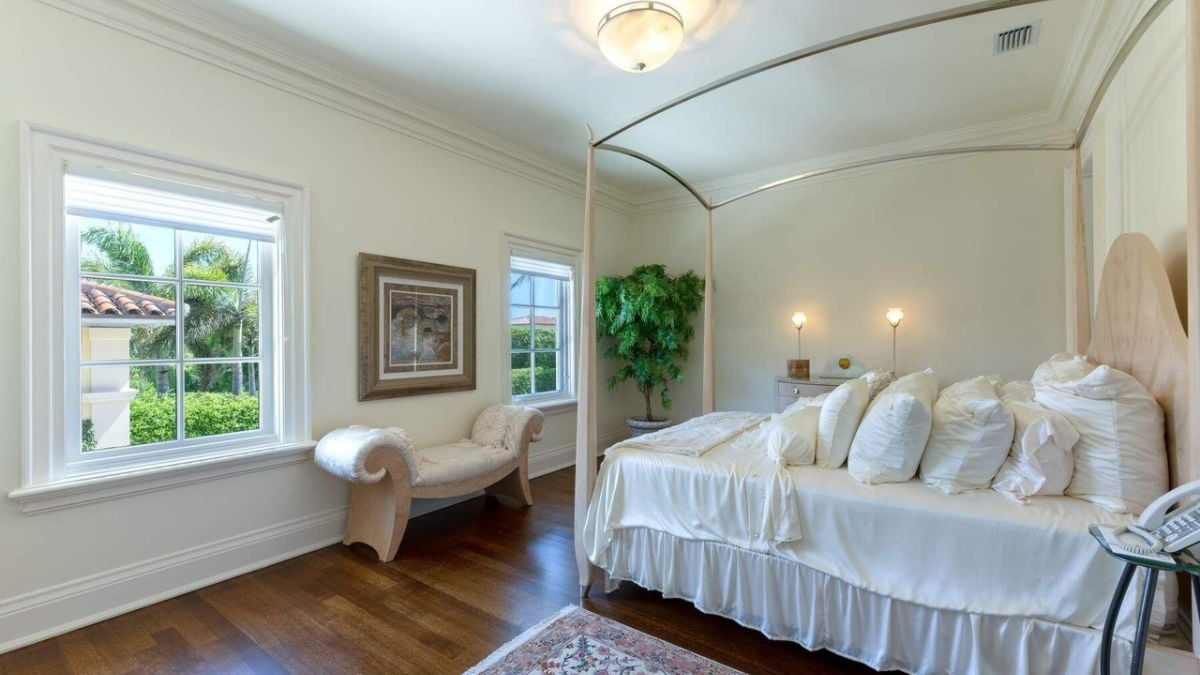Secondary bedroom